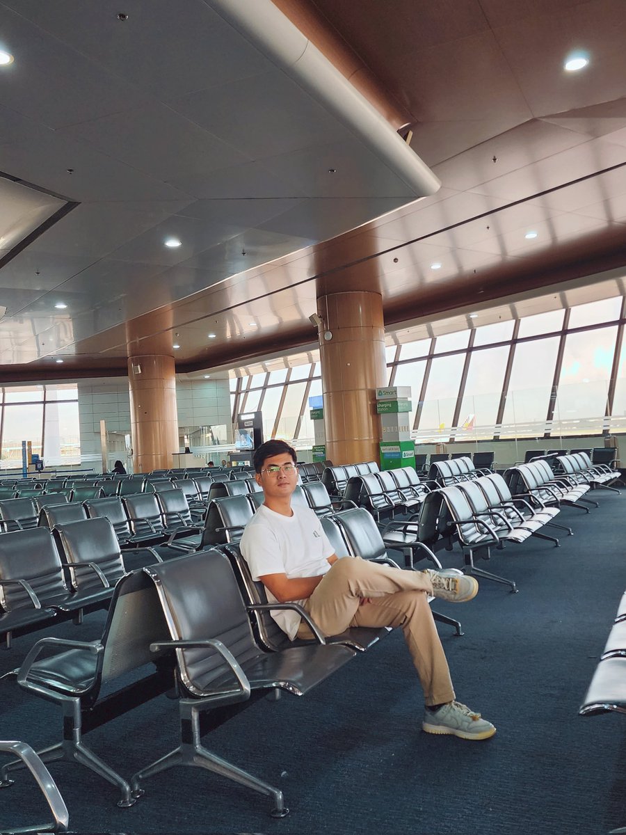 jnilecastro's tweet photo. Here we go! 🇺🇲✈️ https://t.co/kXJOT64tKn