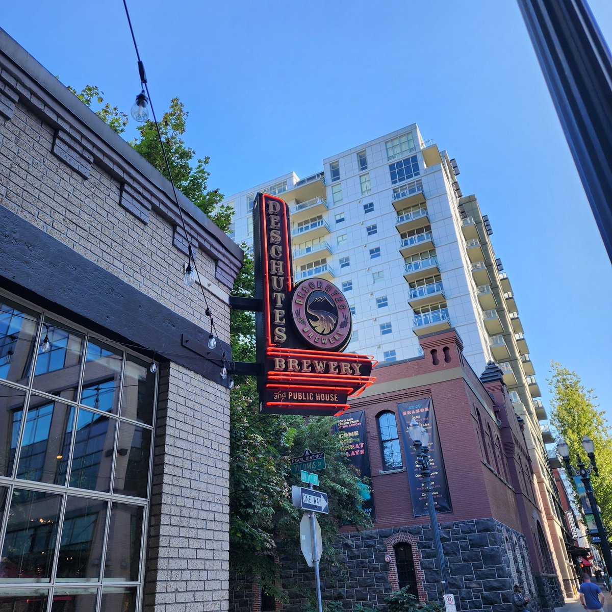 Suzanne W tweet media