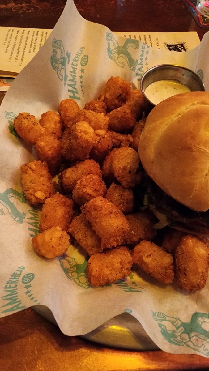 Suzanne W tweet media