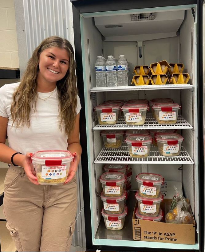falcon_food's tweet photo. Announcing our new program in with BGSU dining! Feed More Waste Less is a food recovery program developed by awesome intern Katie as part of her Honor's Project to provide frozen meals at the Falcon Food Pantry!
#sustainability #foodwaste #FeedingStudentSuccess #SwipeOutHunger https://t.co/OoSQAZiiPO