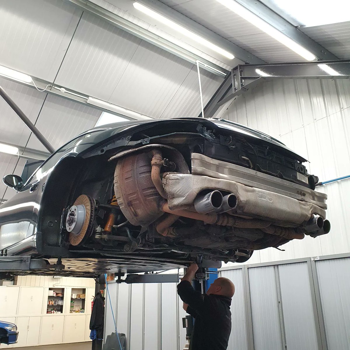 heromotorco's tweet image. Porsche 997 in for our usual Future-proofing procedure. Completely washed underneath and sprayed with a layer of clear Waxoyl and clear ML wax for all of the nooks and crannies 

#porsche #waxoyl #dinitrol #futureproofing