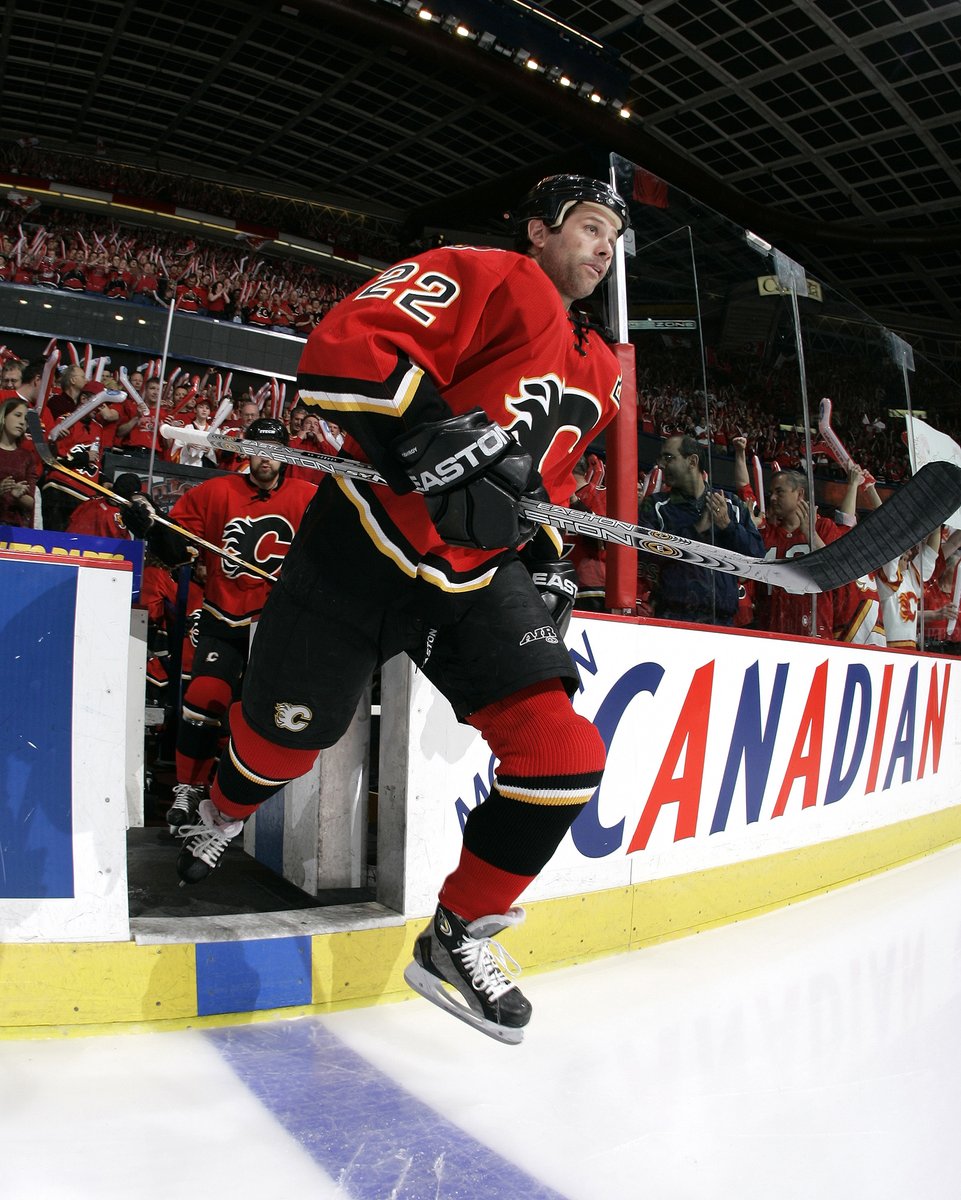 AlumniFlames's tweet photo. Just 2๏ธโฃ2๏ธโฃ days until the #Flames home opener!
Craig Conroy's time in Calgary featured 507 regular season games, 97 goals, and 308 points!
After retiring from playing, Conny went into hockey operations with the club and is now heading into his first season as GM! https://t.co/D282llOJZO