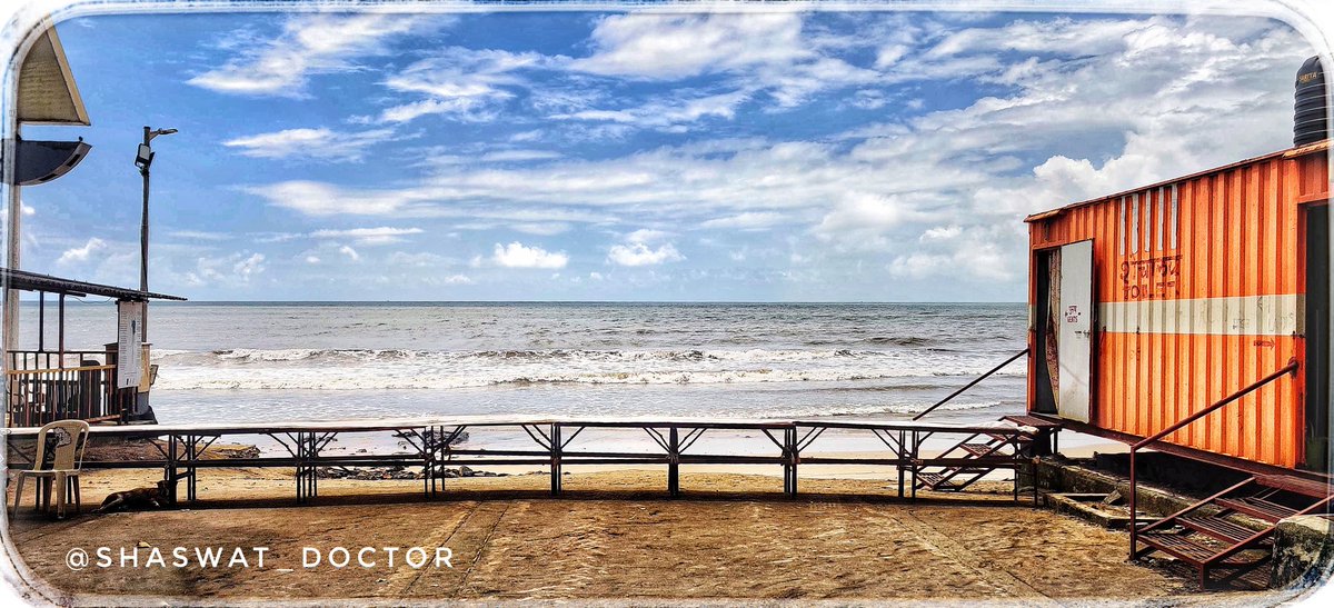 #juhu #juhubeach #beach #beachvibes #beaches #beachview #sea #seaside #waves #cloud #clouds #sky #skylovers #sand #view #beautiful #beautifuldestinations #beautifulday #mumbai #mumbaikar #mumbaidiaries #mumbaimerijaan #mumbaiscenes #instagood #photooftheday
