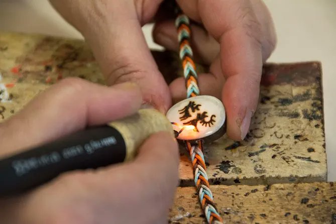 dott_tickets's tweet photo. #Visit a #traditional log-built #family #home & #watch a #demonstration of how #reindeer #antlers are #fashioned into #decorative #Lappish #items & #accessories.
To book quote Ref: VIT/HW👉https://t.co/KrRLaNApzZ
#chritsmas #tourism #thingstodo #art #classes #workshops #lapland https://t.co/TEGcxro3Xh