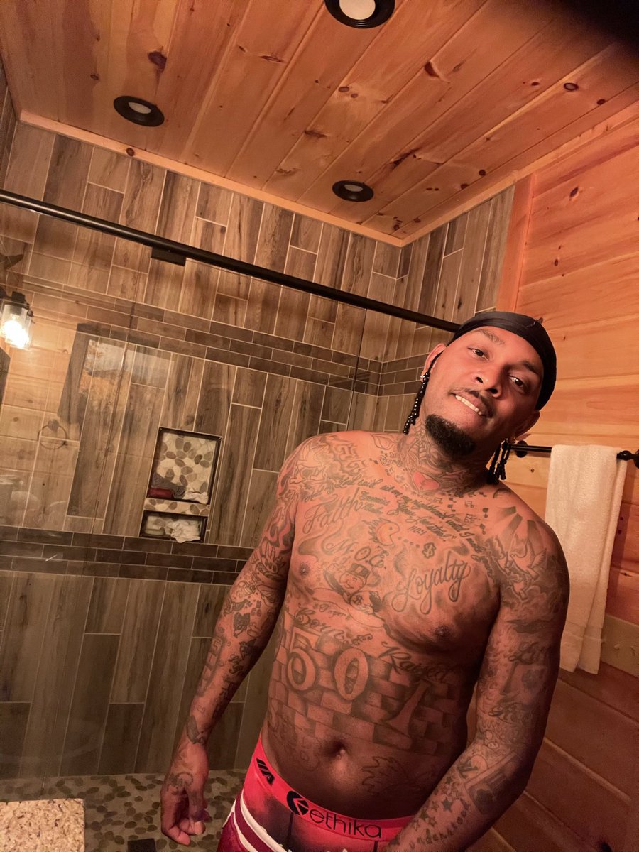 FlyBoyPat's tweet photo. Fuk it baxk axtive X whats poppin https://t.co/agnWeeZeF1