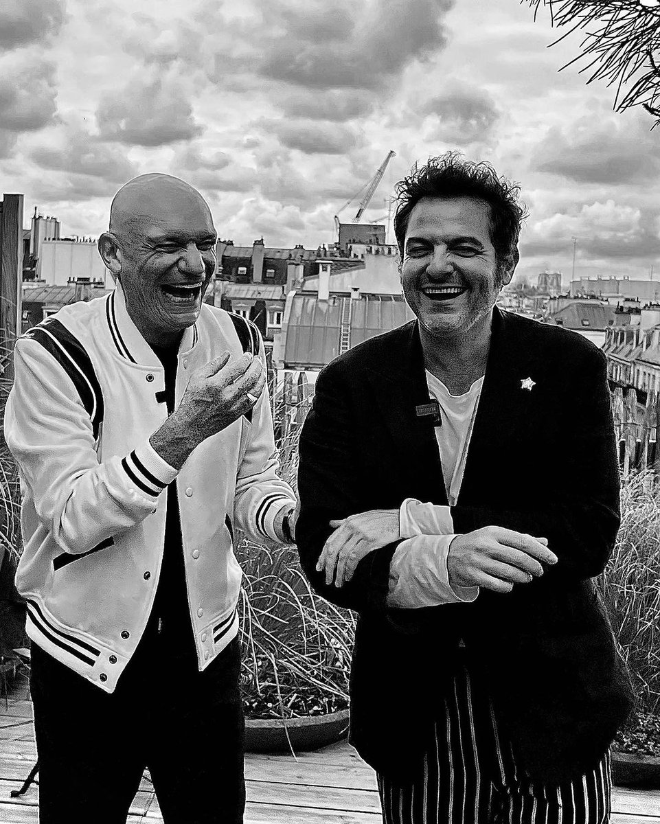 M Radio (@mradiofr) on Twitter photo Super cliché d'une belle amitié entre Gaëtan Roussel et <a href="/M_Chedid/">-M- Matthieu Chedid</a> 😍
👉 "25 d’amitié et de musique 💜"
#GaetanRoussel #MatthieuChedid Super cliché d'une belle amitié entre Gaëtan Roussel et <a href="/M_Chedid/">-M- Matthieu Chedid</a> 😍
👉 "25 d’amitié et de musique 💜"
#GaetanRoussel #MatthieuChedid
