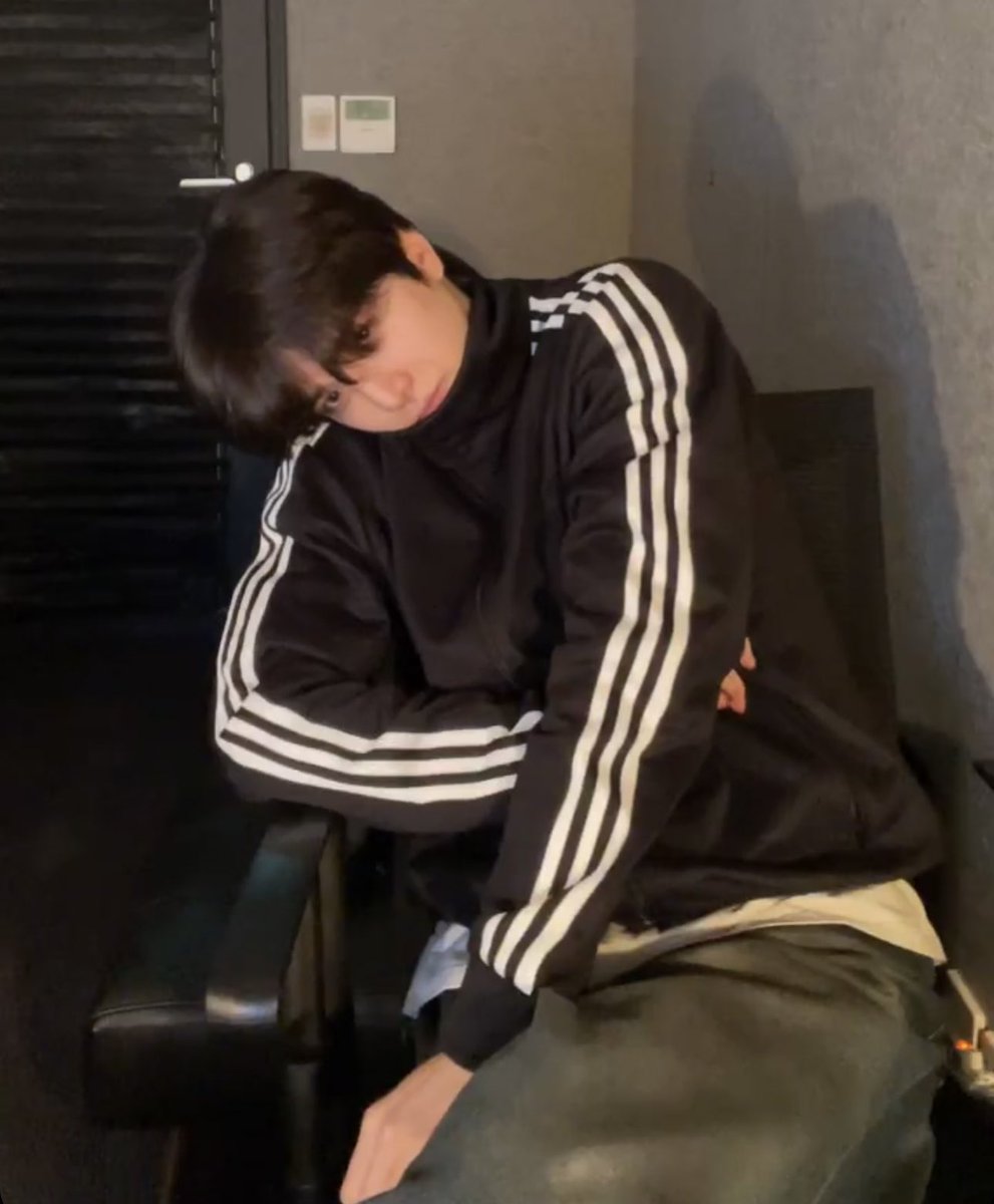 younghoon said he wanted to do the gento challenge too, but he has no one to do it with bc juyeon and sunwoo did it already. but he said he’ll ask hyunjae 👀