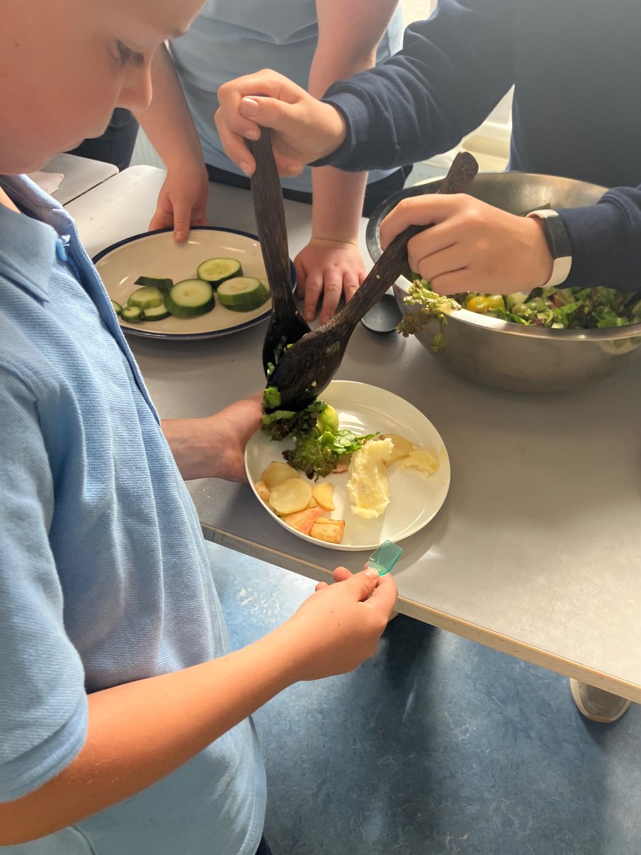 CloneenNS's tweet photo. All of our pupils got an opportunity to taste the foods grown in our school https://t.co/PcDK45O5yY
