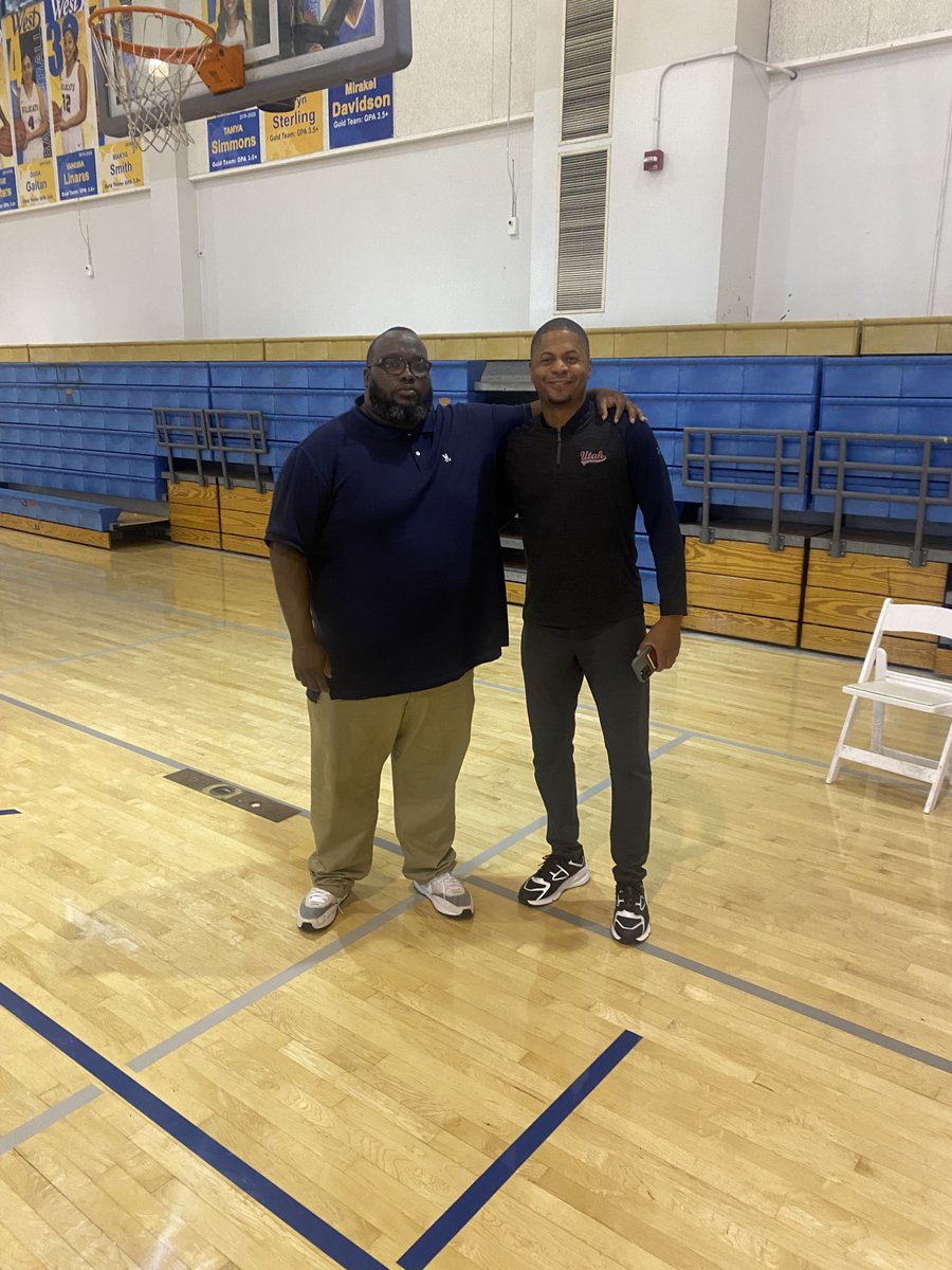 Thank You To University Of Utah Assistant Coach <a href="/DEMARLOSLOCUM/">DeMarlo Slocum</a> For Stopping By Practice 2day #GoWestGoFar #WeRunLA #OneAtATime <a href="/westlamensbball/">West Los Angeles College Men’s Basketball</a> 
<a href="/sgnlthelgthoops/">John Bynum Jr.</a> <a href="/BeachCityHoops/">Beach City Hoops 🌴🏀☀️</a> <a href="/JUCOadvocate/">JUCOadvocate - Brandon Goble</a> <a href="/JucoRecruiting/">JucoRecruiting.com</a> <a href="/CoachCodyHop/">Cody Hopkins</a> <a href="/WCHRdotcom/">WestCoastHoops</a> <a href="/JUCONationHoops/">JUCO Nation Hoops</a> <a href="/LACourtReport/">LA Court Report</a> <a href="/wlacathletics/">West LA Athletics</a>