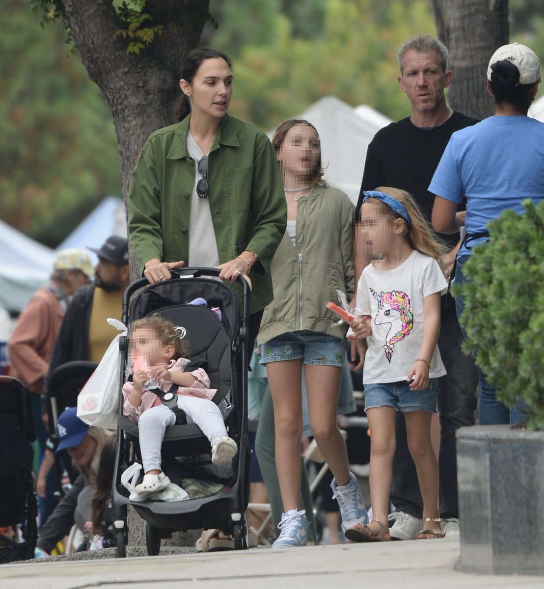 fruitygadot's tweet photo. EL TAMAÑO DE ESAS NENAS DIOSMIO 😭 https://t.co/genrhmXWeE