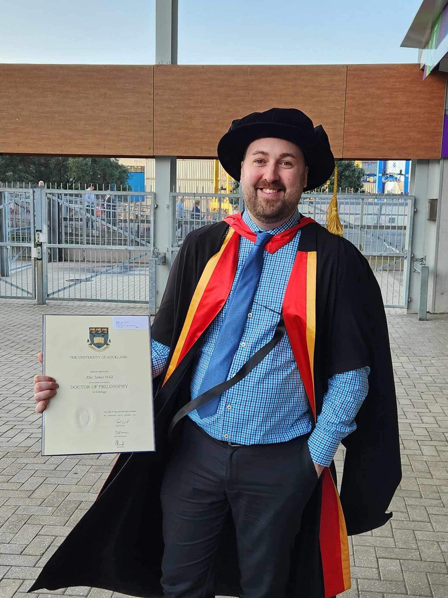 alecjwild's tweet image. Is this #PhD completed? Thank you @AucklandUni for a fantastic graduation! #DEVORA @EnvUoA