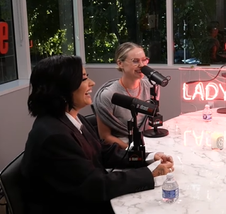 Demi Lovato ao podcast LadyGang sobre o momento em que sente mais confiante:

'Vou ser um pouco ousada e dizer que eu me sinto mais confiante quando estou fazendo sexo, porque você está tão presente que não está pensando no que afeta seu juízo ao longo do dia. Pelo menos é assim…