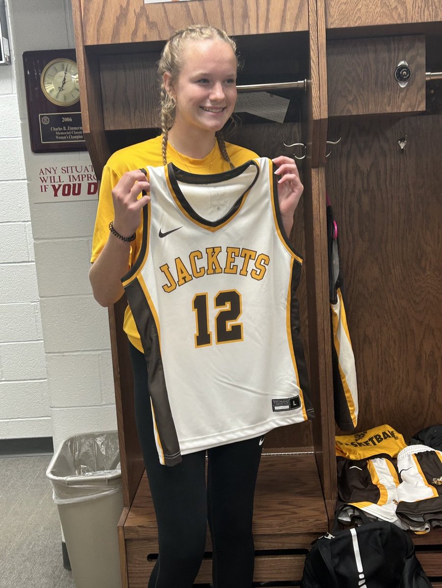 Addison_West12's tweet photo. After a great visit with Coach Harrer and Coach Hartzler at Baldwin Wallace, I am excited and blessed to announce I received an official spot on the roster! Thank you for this opportunity @CheriHarrer @CoachHartzler!! @BW_wbasketball 💛🤎 https://t.co/DmrZdM22DW