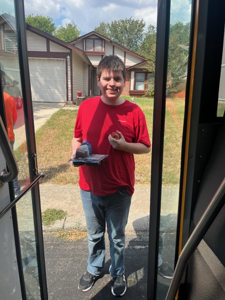 We love helping out our community with <a href="/mowsatx/">Meals on Wheels San Antonio</a> !!