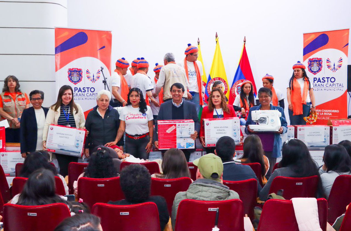 GERMANCHAMORRO1's tweet photo. ¡En #LaGranCapital valoramos el trabajo de las personas que con amor y dedicación cuidan a las personas con discapacidad!

Culminamos proceso formativo con cuidadores y cuidadoras, además hemos entregamos:

✅Más de 70 maquinas de coser
✅Más de 2 mil paquetes alimentarios https://t.co/hg6Q8H7b85