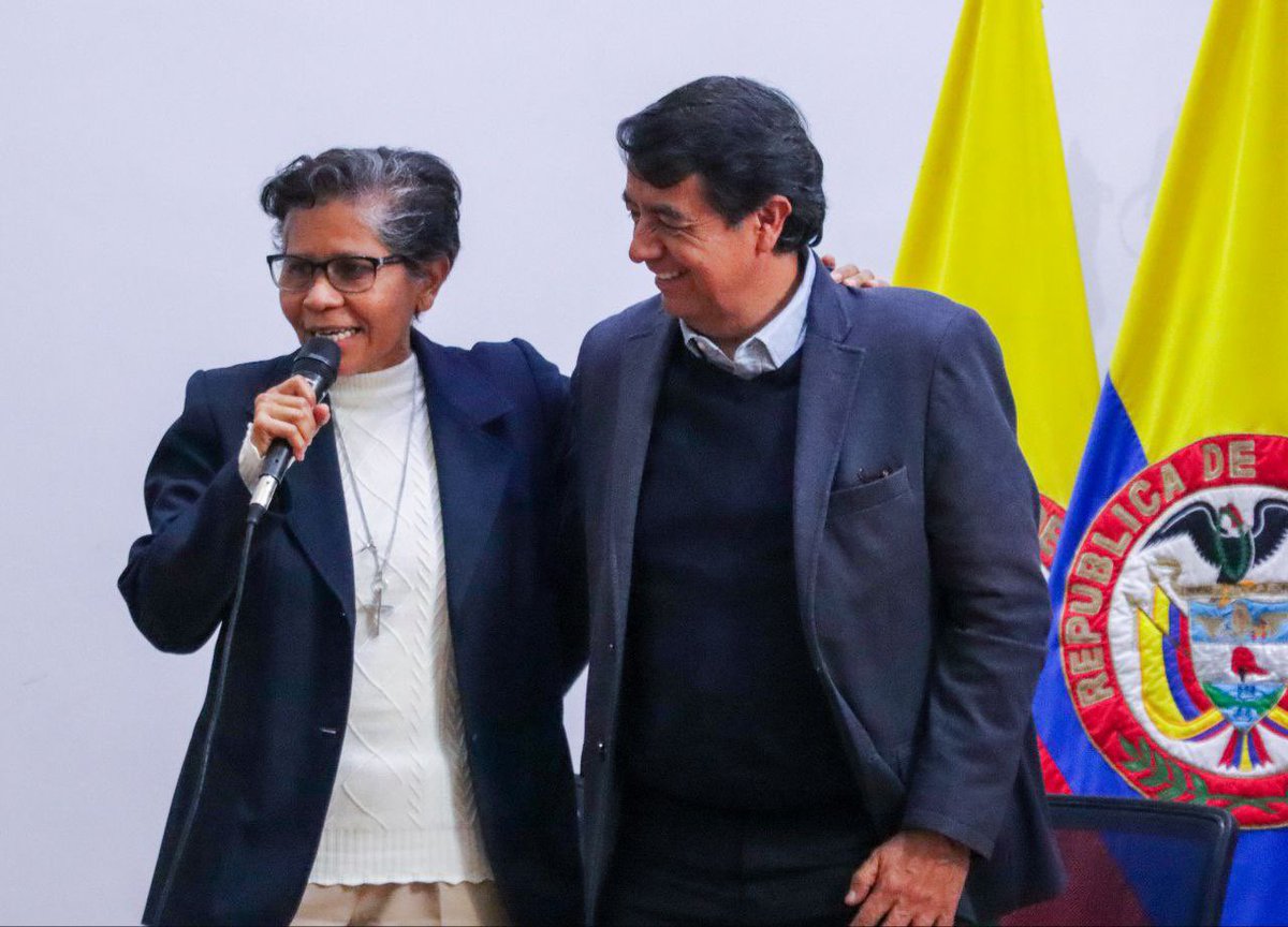 GERMANCHAMORRO1's tweet photo. ¡En #LaGranCapital valoramos el trabajo de las personas que con amor y dedicación cuidan a las personas con discapacidad!

Culminamos proceso formativo con cuidadores y cuidadoras, además hemos entregamos:

✅Más de 70 maquinas de coser
✅Más de 2 mil paquetes alimentarios https://t.co/hg6Q8H7b85