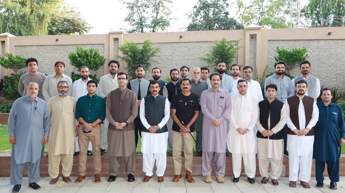 idrees_PMS's tweet photo. Farewell to Bosses
Commissioner Malakand and DC Swat
Such a beautiful feeling when you are applauded by your outgoing DC with beautiful compliments about your ACship
Alhamdulilah
Best wishes for your next assignment sirs
#Swatadministration https://t.co/wrwdjBdhql