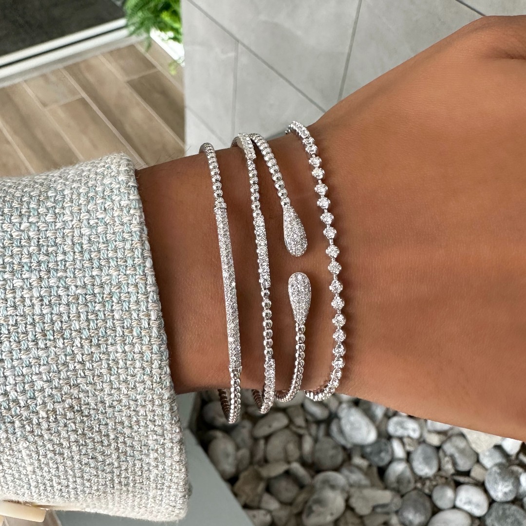 RollandJewelers's tweet image. An impressive bracelet stack of diamond proportions 💎🌟 @RollandJewelers @GabrielCoNY 
.
#gabrielandco #diamondbracelets #stackablebracelets #fashionstatement #naturaldiamonds #instyle #smallbusiness #rollandsjewelers #mainstreetlibertyville