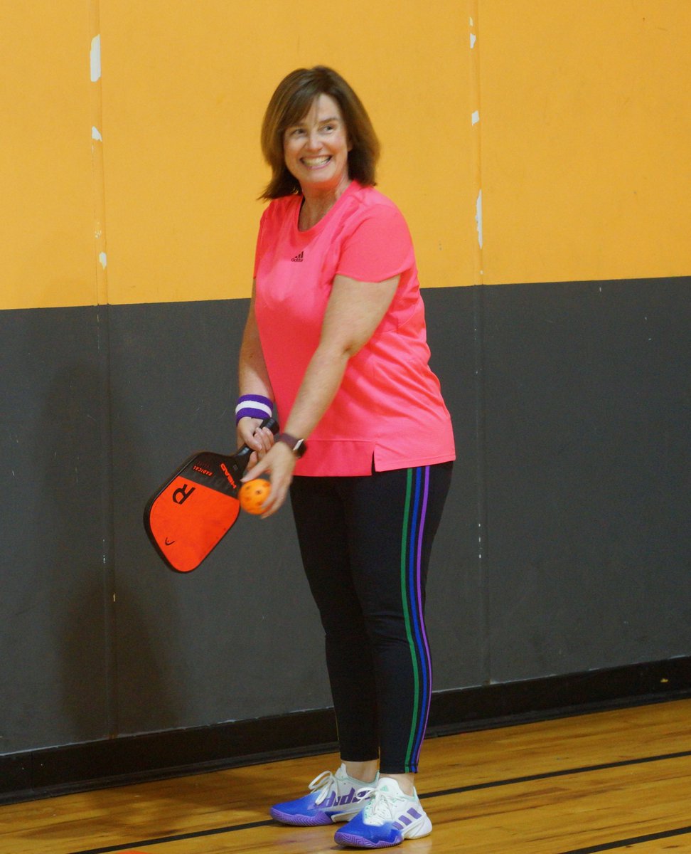 underdogseattle's tweet photo. #Pickleball has been a hot topic recently, and there's no better way to check it out for yourself than in our NEW Softcore, beginner-friendly Pickleball leagues!

Dink it up on the weekends with your Pickle Pals: https://t.co/VyvmlOOk4l 

#UnderdogSeattle #MoreFriendsMoreFun https://t.co/QqluFRzKB5