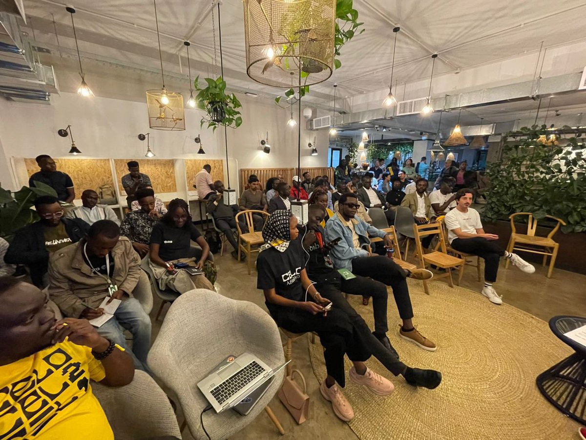 CeloUganda's tweet photo. Happening Now π
Panel Session ongoing with @CeloOrg, @minipay @fonbnk1 @halofi_me representatives on stage
@herlew99 @dankarani, @RachBLondon
#CeloAfricaDAO #Web3 #EthSafari #celolocal https://t.co/bQAmpaoKxC