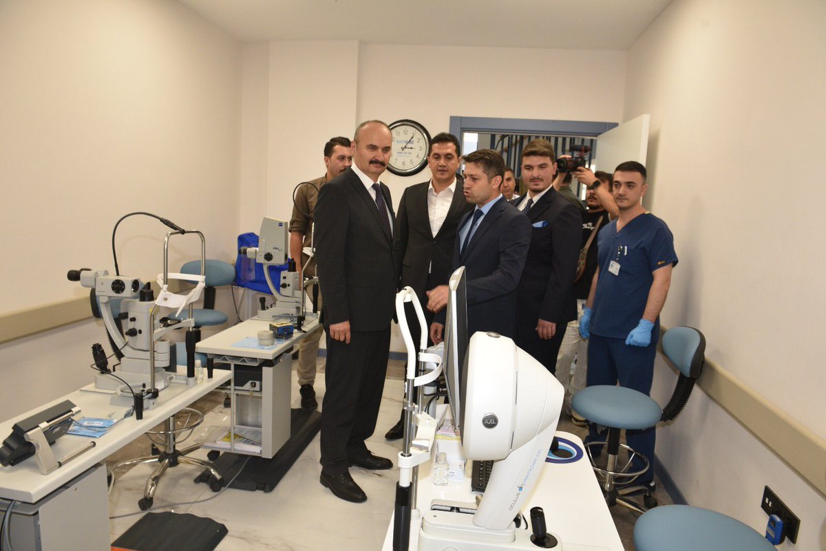 batmanvaliligi's tweet photo. Batmanlıları büyükşehirlere tedaviye göndermeyeceğiz ilkesiyle Op.Dr.Mehmet Söyler tarafından temeli atılan BatıGöz Tıp Merkezinin açılışı Valimiz  Ekrem Canalp ve kalabalık bir davetli topluluğu tarafından yapıldı. 
Her yönüyle; #BatmanıBüyükşehirehazırlıyoruz 
#TürkiyeYüzyılı https://t.co/n3FaSO6CK1