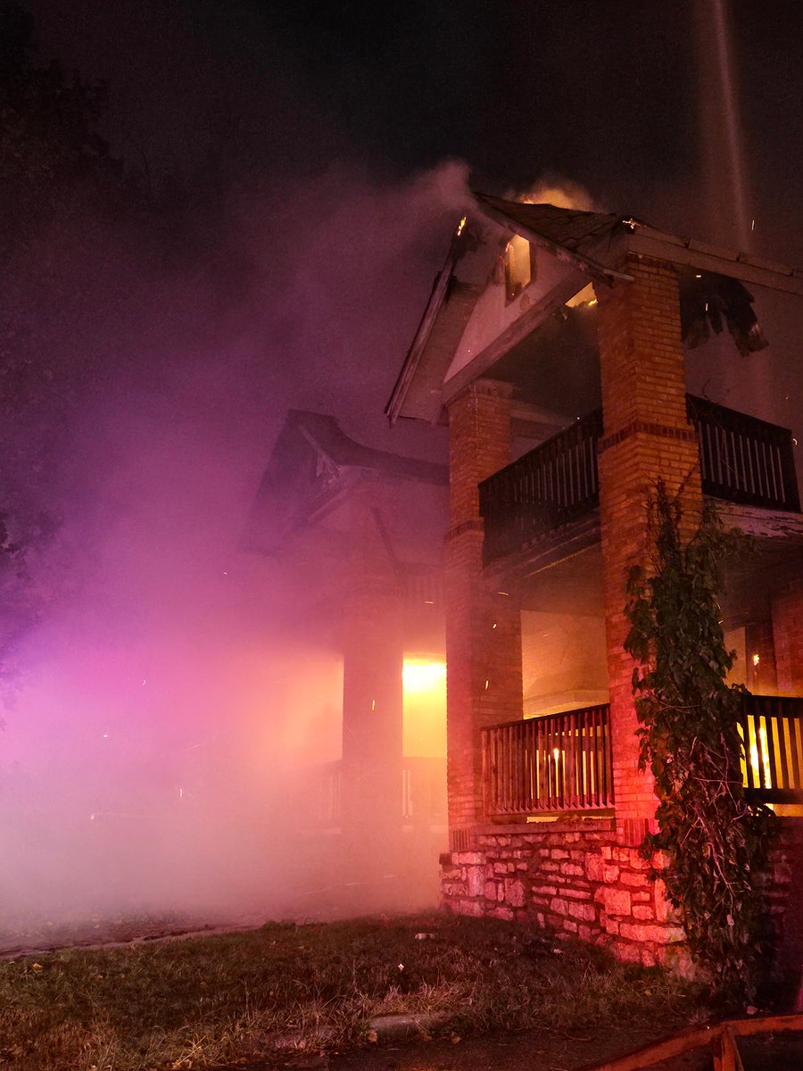 KCMOFireDept's tweet image. KCFD battled overnight fire involving three structures. #KCFD @KCMOFireDept
