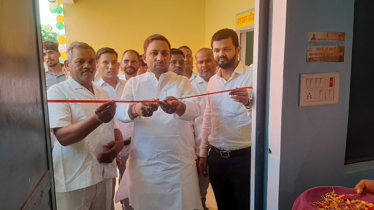 माननीय विधायक धौलाना श्री धर्मेश तोमर जी द्वारा ग्राम पंचायत करनपुर जट्ट में ग्रामीण सचिवालय, पुस्तकालय का उद्घाटन किया गया।
<a href="/CDO_HAPUR/">CDO HAPUR</a> <a href="/DmHapur/">DM Hapur</a> @PrernaSinghIAS