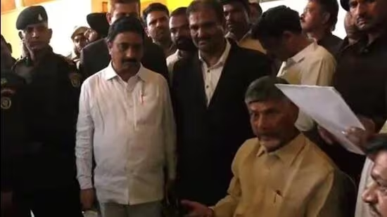 OkmediaUpdates's tweet image. Arguments concluded on Chandrababu&apos;s cash petition,
The High Court reserved the order,
The High Court will issue an order in two days 

#ChandrababuNaiduArrest #BreakingNews #SkillDevelopmentCase @JaiTDP @JanaSenaParty #MyHeroCBN #OkmediaUpdates