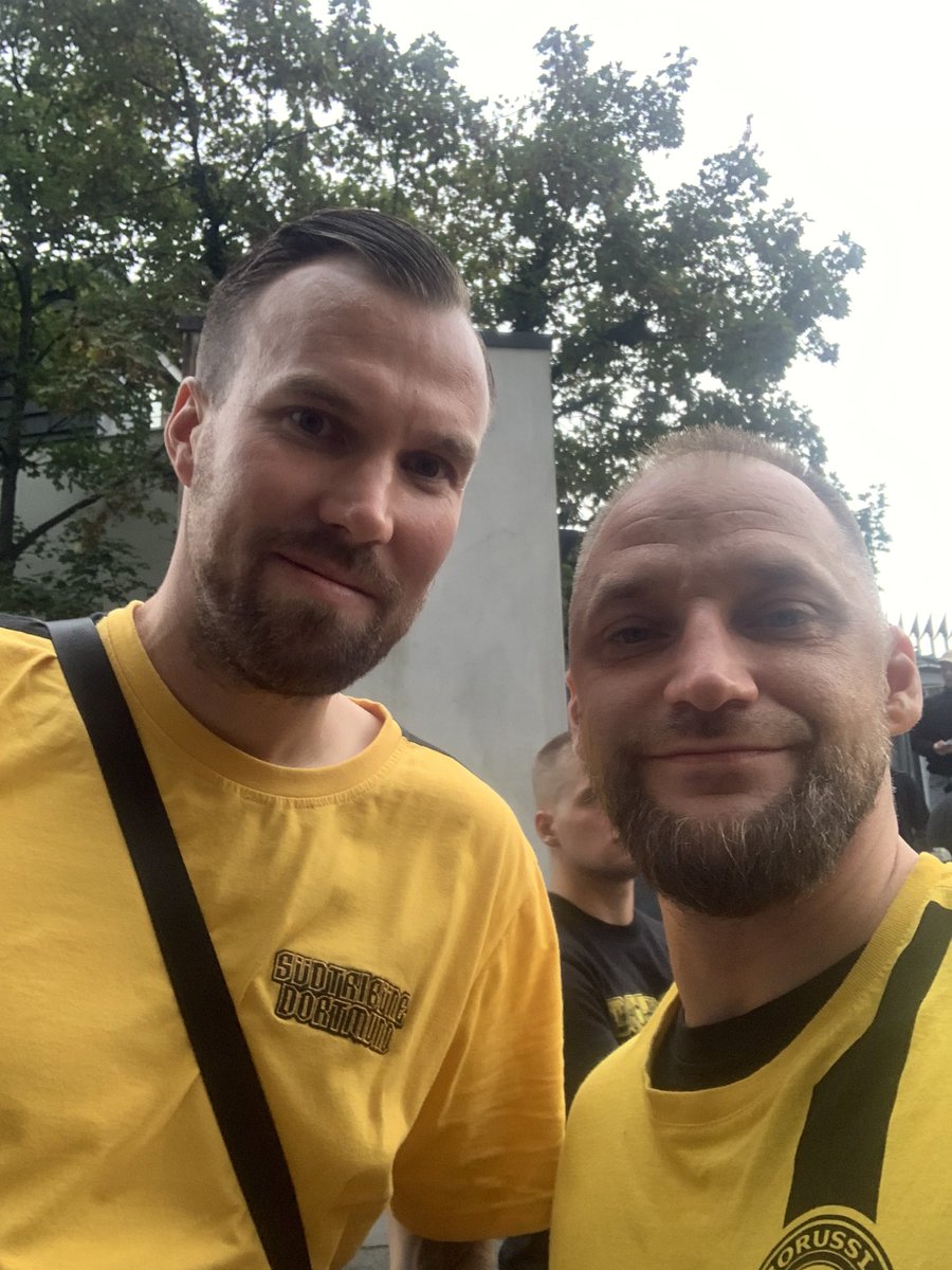 OnkelBoB81's tweet photo. Große Ehre https://t.co/hijR9BtkGk