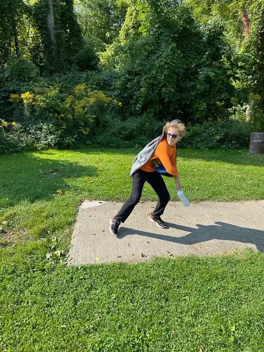KenTonBP3's tweet photo. Thanks to #LTO Ladders to the Outdoors and #NYstateparks for another great Leaving to Learn for our BPMS Clovers and Stars learning how to get active playing disc golf! @bigpiclearning @bp_living @ktufsd https://t.co/5VNnA9JDX9