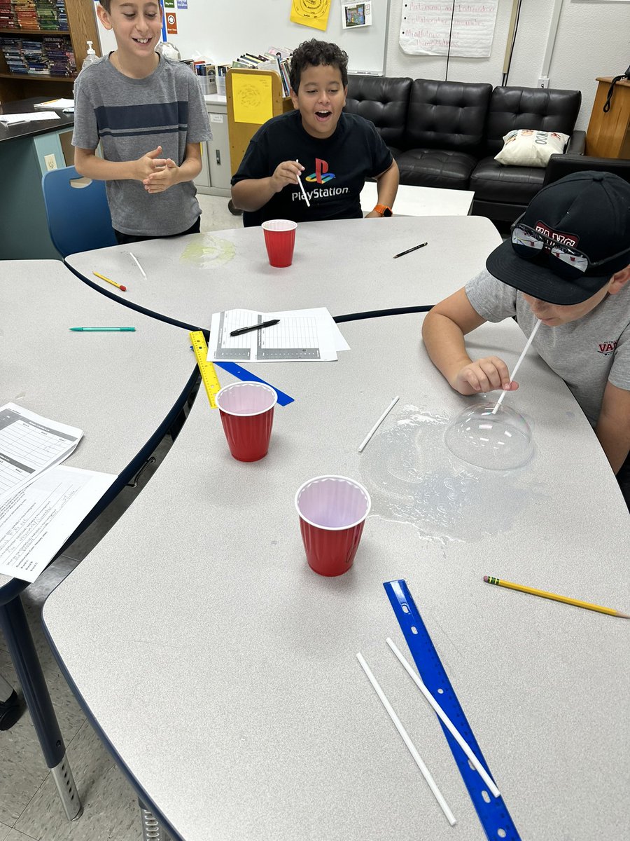 RRinaldi711's tweet photo. Scientific Method: hypothesis, independent variables, dependent variables, data collection, analysis, and a GIANT FUN MESS! Bubbles Lab! @GATEatAEWright @AEWrightMS #lvusd https://t.co/i30OkOdA56