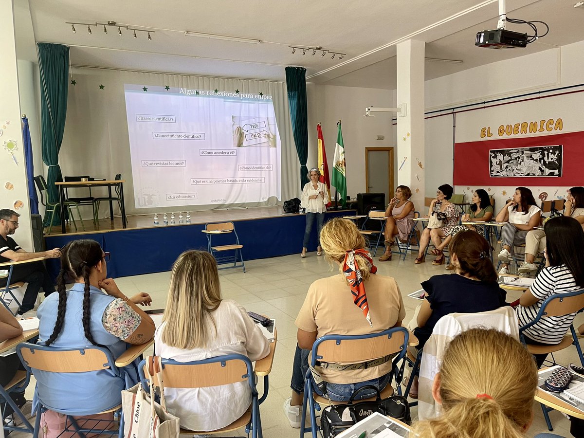 CepLinares's tweet photo. Esta tarde dos centros de nuestro ámbito han iniciado la formación en Comunidades de Aprendizaje con @marpradosus como camino hacia el éxito escolar, mediante la superación de las desigualdades y las altas expectativas en todos los niños y niñas sin distinción #CdA @DGOIPyEE https://t.co/hOBcAMaC10