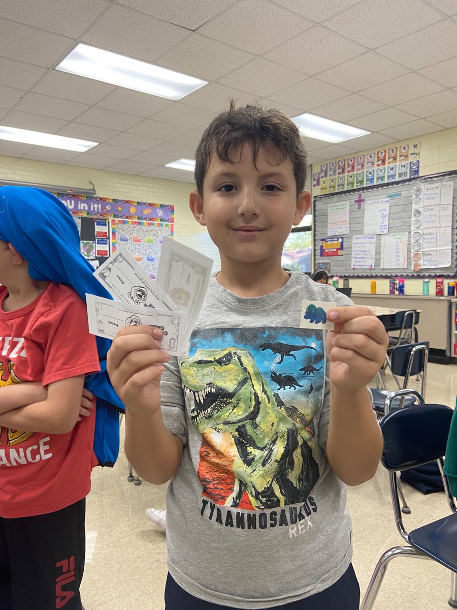 OLHD123's tweet photo. Check out Ms. SooHoo’s class at #D123cov proudly displaying their Cougar Cash! 🏅 Here's why we use positive behavior rewards like Cougar Cash across #D123: 1️⃣ Celebrate positive behavior 🎉 2️⃣ Provide instant feedback 👍 3️⃣ Boost student motivation 🚀 https://t.co/CMEaKalifm