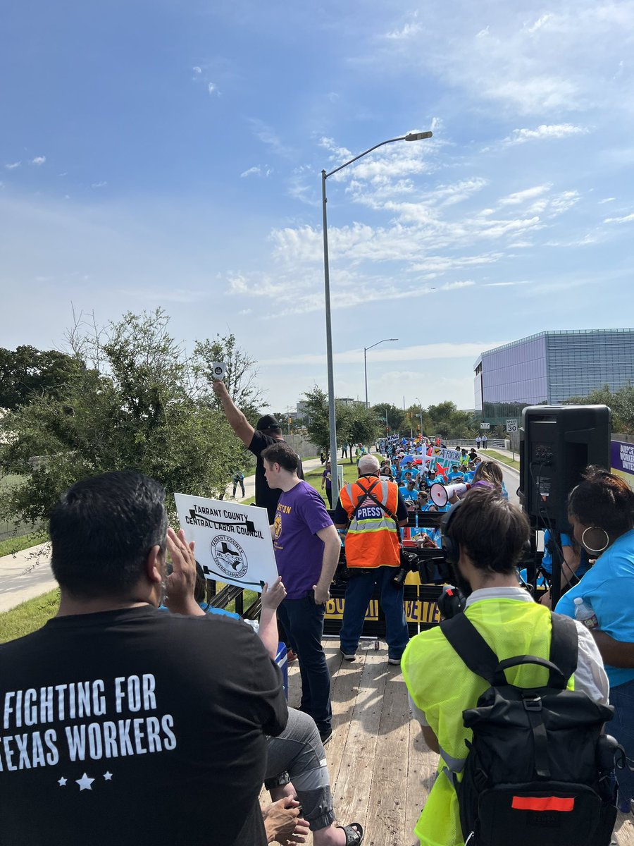 TexasAFLCIO's tweet photo. “Poverty doesn’t fly in TX!” @TexasAFLCIO joined @SEIUTX rally at @DFWAirport to demand living wages &amp; basic benefits for Airport service workers. We are FED UP that after working through a pandemic &amp; extreme heat, poverty wages persist. #1u (1 of 3) https://t.co/4iZ9WqVVkf