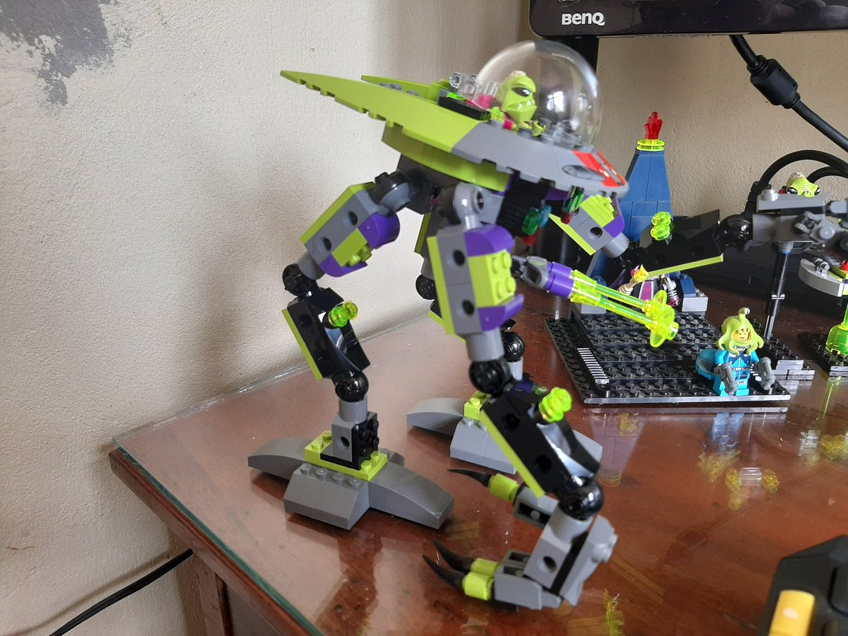 Cap_Muscovy's tweet photo. Got some pieces today, built most of the Alien Breacher (not complete yet, need to order parts from other stores when I get some budget)
It's going to look epic when completed. Then I'll start building the other 2 MOCs.
#LEGO #AlienConquest #Moc https://t.co/5rEbZ55L6n