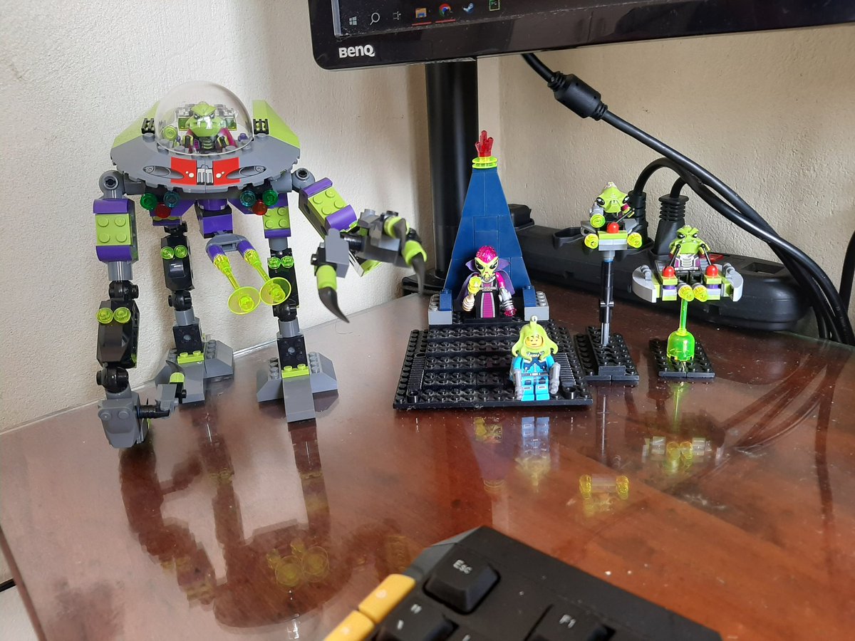 Cap_Muscovy's tweet photo. Got some pieces today, built most of the Alien Breacher (not complete yet, need to order parts from other stores when I get some budget)
It's going to look epic when completed. Then I'll start building the other 2 MOCs.
#LEGO #AlienConquest #Moc https://t.co/5rEbZ55L6n