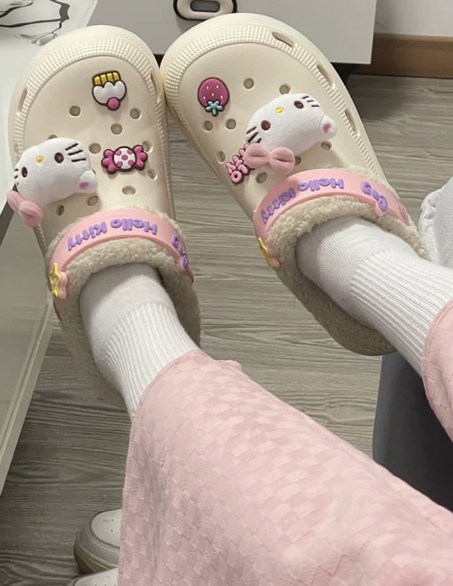 piinkimi_'s tweet photo. ♡ Giveaway ♡
Three winners will recieve
this hello kitty crocs
🎀 rt, follow me &amp; @SukiKawaiiland 
☁️ tag a friend!~ 
✨ Ends September 26th! https://t.co/EMx7ZS20mi