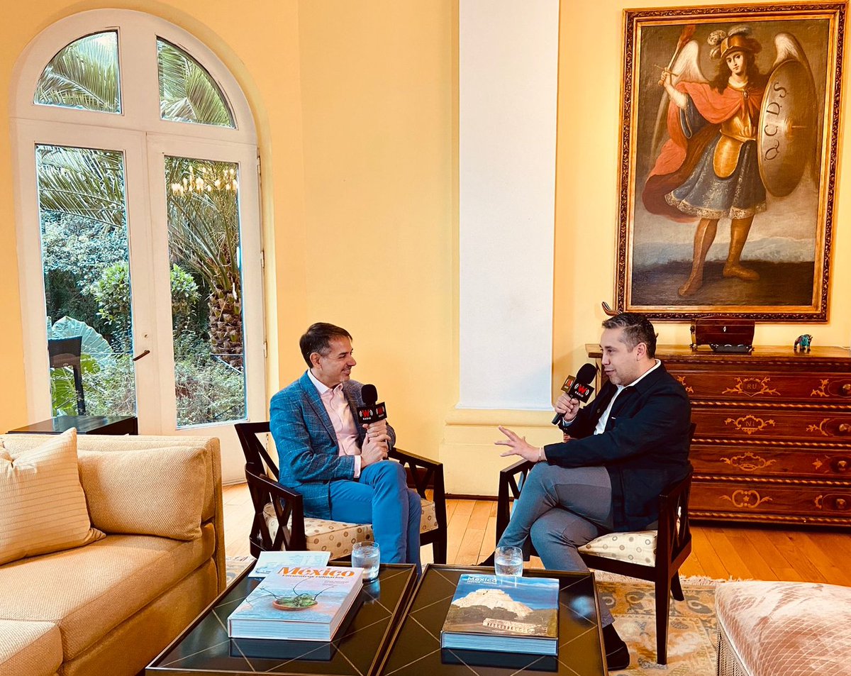 EmbEspMex's tweet photo. Hoy, nuestro Embajador Juan Duarte ha sido entrevistado por el fantástico equipo de @WRADIOMexico. Ha compartido sus experiencias viajeras con Rubén Mora para su programa de radio Viajando con…@turismowradio @Spain_inMexico https://t.co/iUd349s471