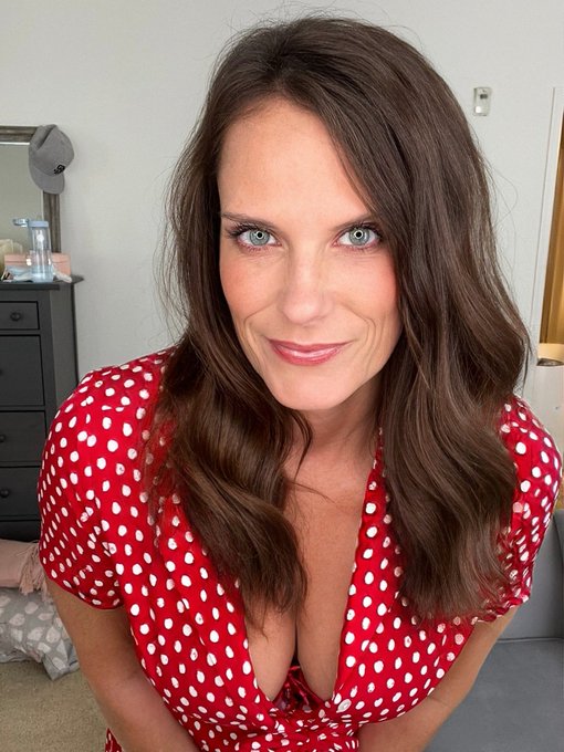 Happy Tuesday ❣️ https://t.co/71omb1XxIG