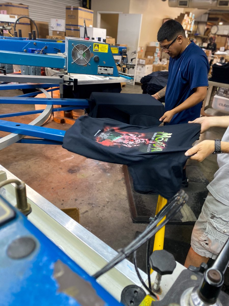 fauxpasprints's tweet photo. Behind the Scenes: Screen Printing T-Shirts for @TheMortuaryNOLA #hauntedhouse #screenprinting https://t.co/Ex5IE29i9e