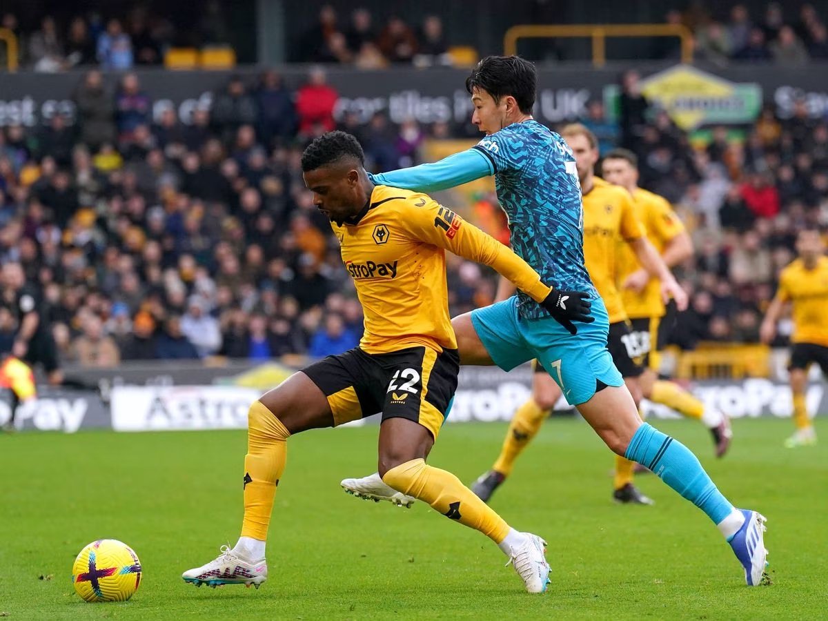 Wolves_Visuals's tweet image. #Wolves players make up 3 of the top 5 tacklers in the league. (Tackles)

1.  🇧🇷 Lucas Paqueta (21)
2. 🇵🇹 Nelson Semedo (19)
3. 🇧🇷 Joao Gomes (17)
4. 🇲🇱 Yves Bissouma (17)
5. 🇬🇦 Mario Lemina (17)

#WWFC #THFC #WHUFC