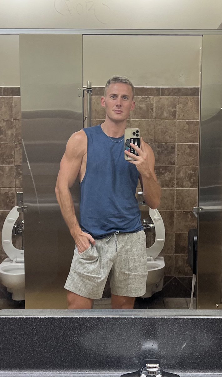 blondelockedboi tweet media