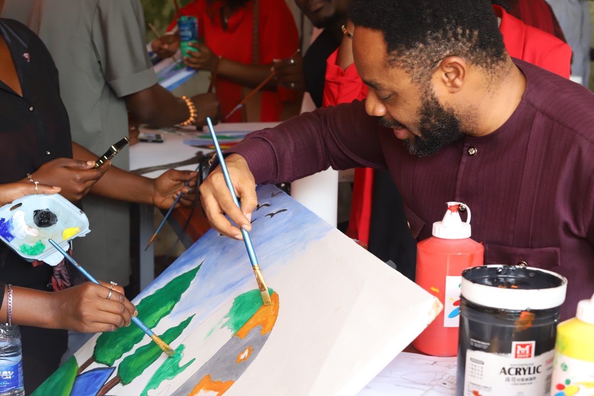 ActionAidNG's tweet photo. #GlobalClimateActionWeek - Green sip and paint (arts painting 🖌🎨, reflecting the effects of climate change on people's lives and livelihoods).

The Country Director of ActionAid Nigeria Andrew Mamedu joined the Sip and Paint.

#globalweekofclimateactions
#ClimateAction https://t.co/2ihd7x1AGe