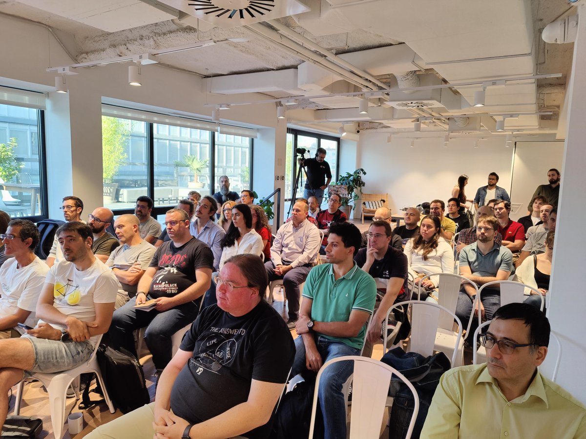 MadridGUG's tweet image. Hoy tenemos lleno para ver las novedades de #Java21 junto con @MadridJUG