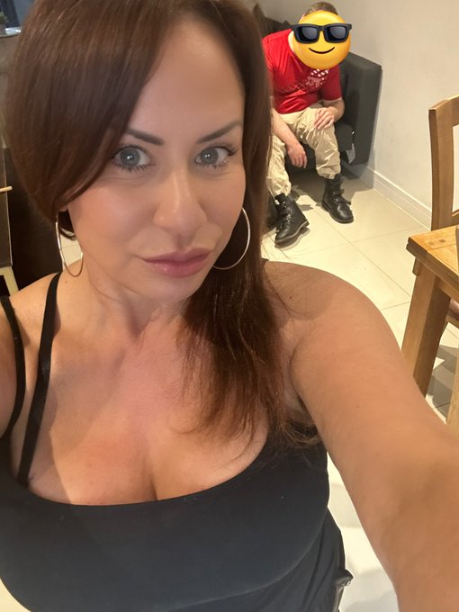 Arrived at an undisclosed location in the depths of Surrey with matt maggot and @MistressAthena2 . Out