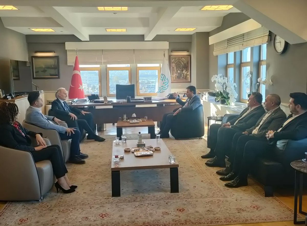 iosidorgtr's tweet photo. İOSİD Yönetim Kurulu Başkanı Ahmet AKKAYA, üyelerimiz İbrahim Çetin, Ahmet Can Cünüş, Vedat Urak, Fahriye Erbil ile birlikte İTO başkanı Sn.Şekib Avdagiç 'e taziye ziyaretinde bulunduk. https://t.co/jHCJ8SYOSM