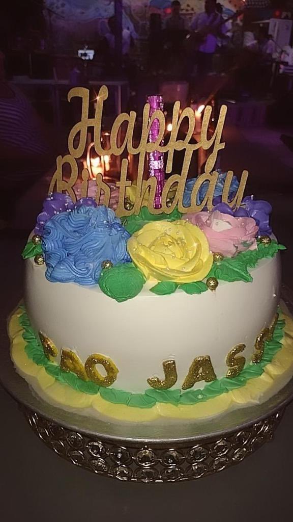 Lapompiss's tweet photo. Gracias Dios &amp; Vida
Por un año más para Paula Jasso
Alías La pompis ♥️🙌🏻. https://t.co/qnDNktjXkW