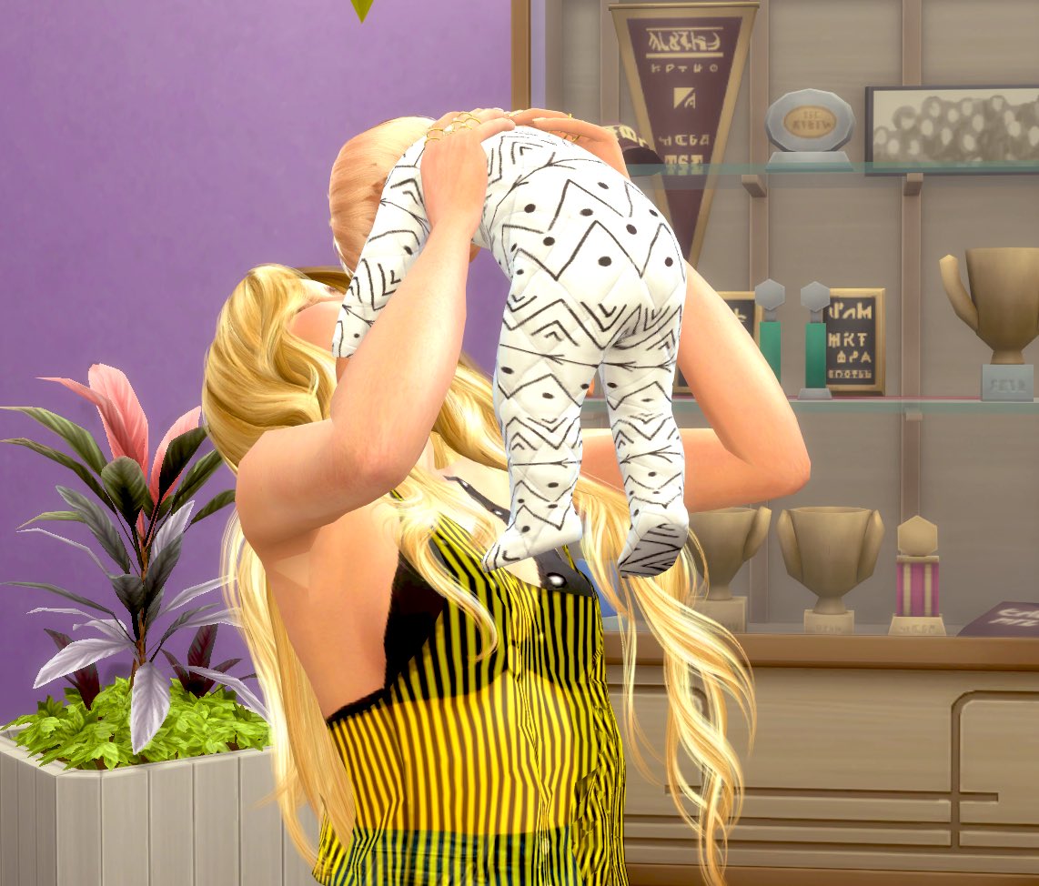yourdecoysims's tweet image. 🌟Yellow Generation🌟
#NotSoBerryChallenge 

Every stage of the pregnancy 😆 She was getting her regular checkups! 

Yeva had baby boy Gabril Berry-Mezmarat. He is 1/4 werewolf, 1/4 human, &amp;amp; 1/2 vampire. I wonder if he will be any of the occult or just human 

#sims4
