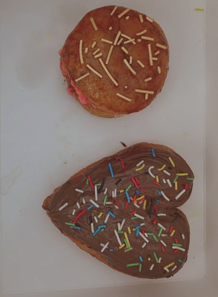 Pink custard filling 💗🌷