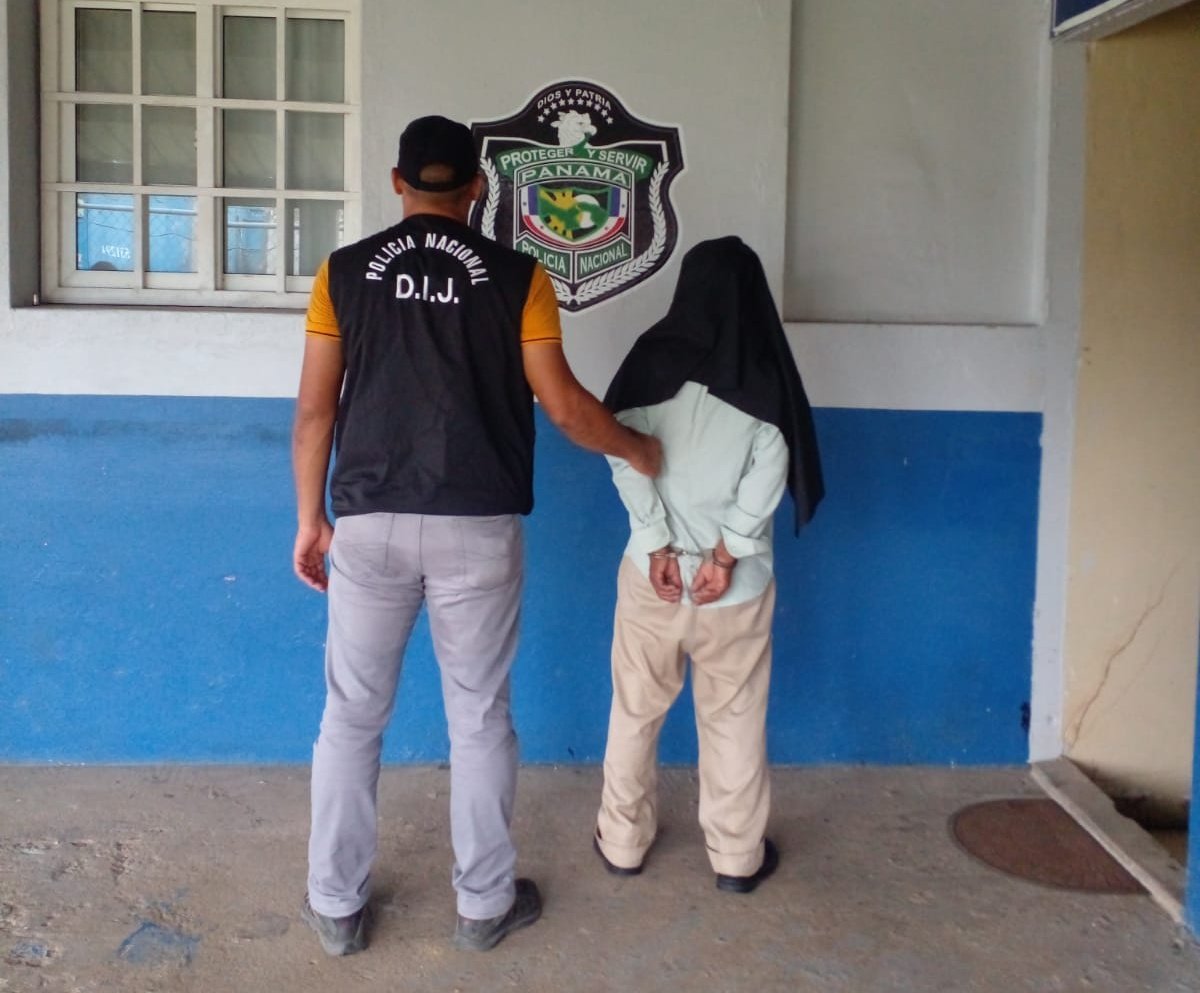 Unidades policiales aprehenden a una persona en  Las Palmas, requerida por el delito Contra el Orden Jurídico Familiar y el Estado Civil, en la modalidad de Violencia Doméstica.
<a href="/ProtegeryServir/">Proteger y Servir</a> Veraguas.